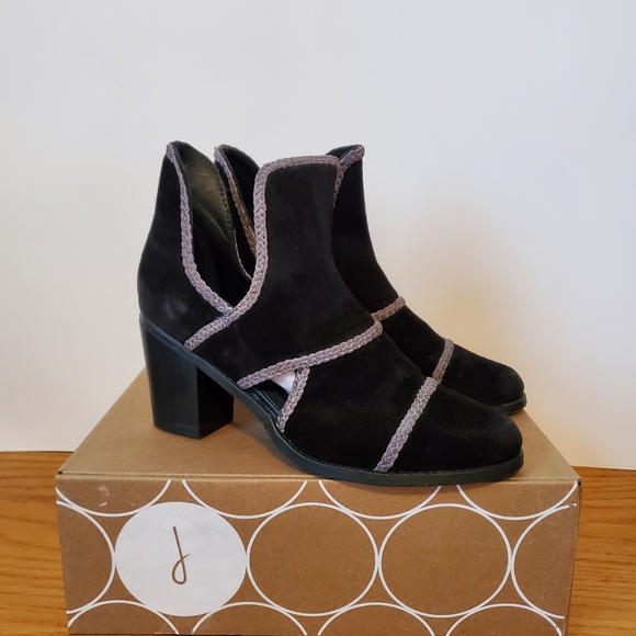 Journee Courtney Leather Contrast Cutout Bootie in Black/Grey NIB - Picture 4 of 7